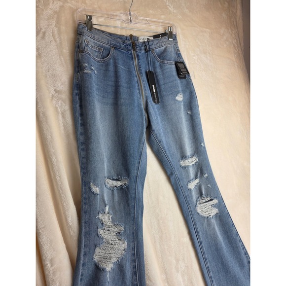 Fashion Nova Light Wash Distressed Flare Jeans Front Zipper Women's Size 3 NWT - Picture 2 of 11